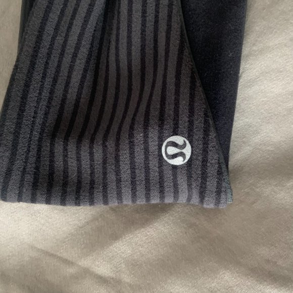 Reversible Lululemon Black and Grey Striped Performance Headband Hair Accessory - Picture 4 of 5
